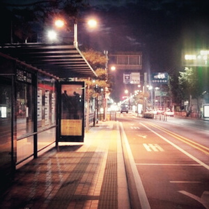 勒出唇形的女星
