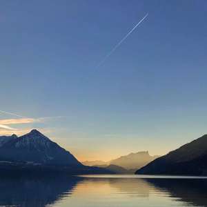 勒出唇形的女星
